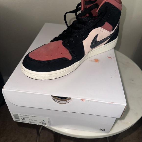 Jordan 1 Mid - Picture 2 of 3